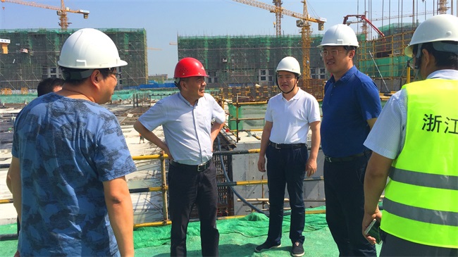 我院开展向一线职工“夏送凉爽”走访慰问活动