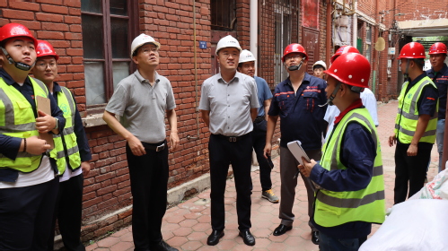 夏日送清凉  关爱沁人心 --凯时娱乐人生就是博集团开展“夏送清凉”慰问活动