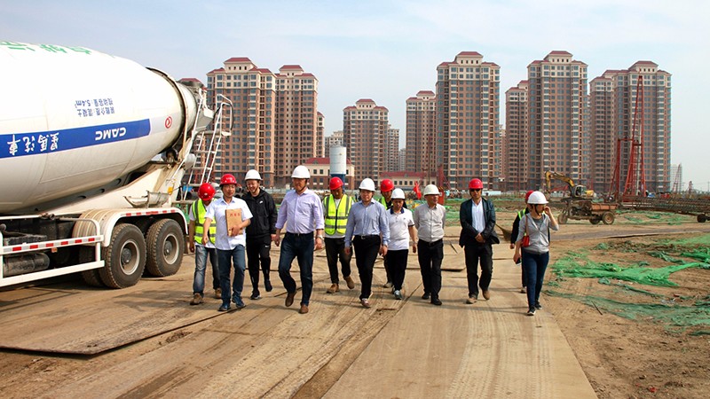 致敬劳动者——院向导“五一”节日时代到下层走访慰问